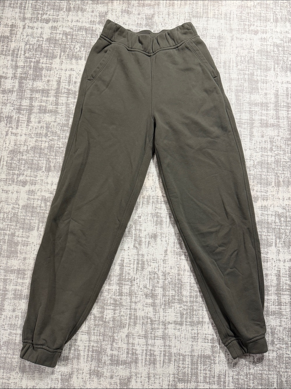 Lululemon Olive Cargo-Style Joggers with Elastic Cuffs Size 0